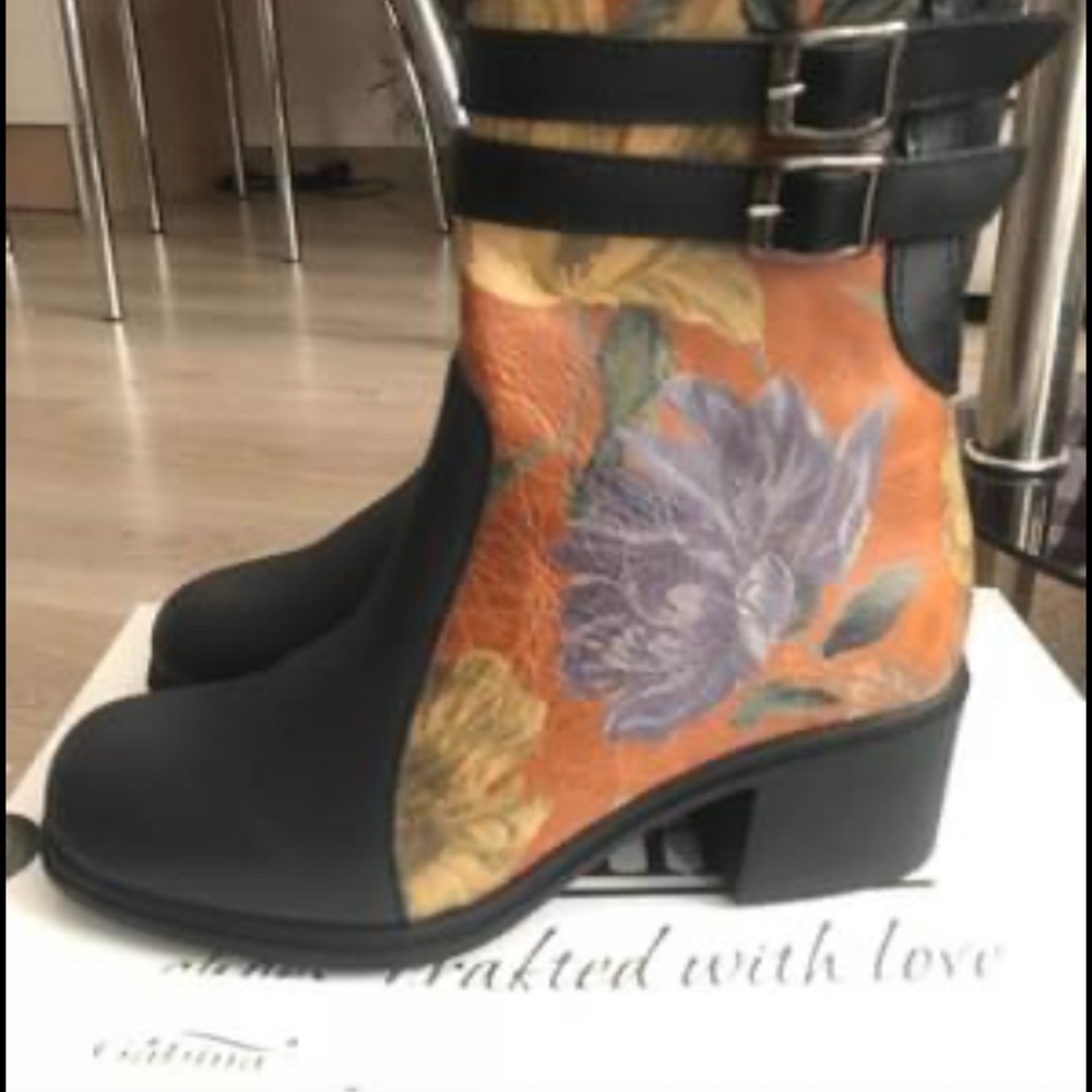 Boots - Picture 2 of 3